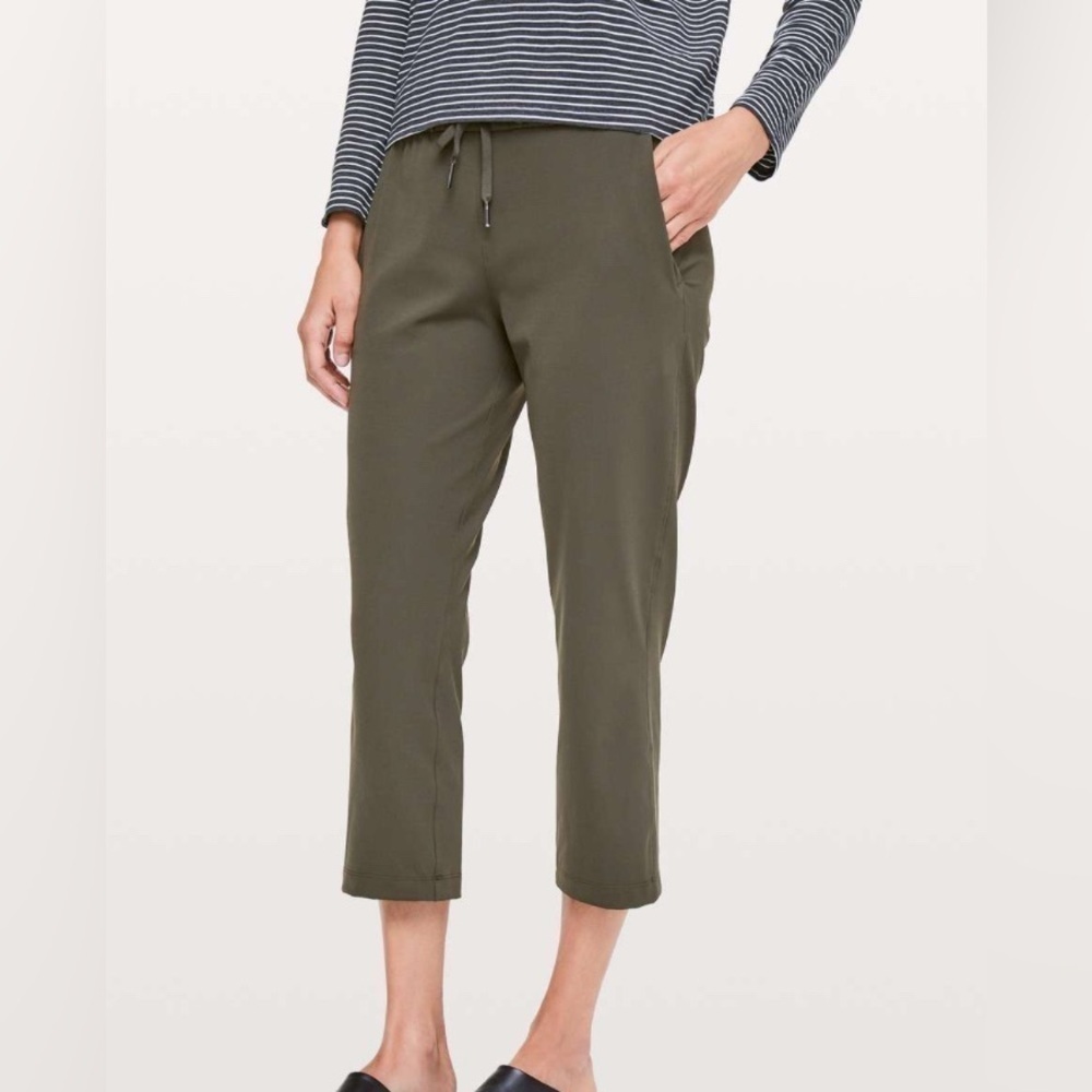 Lululemon On The Fly Crop *23" Dark Olive Size 2